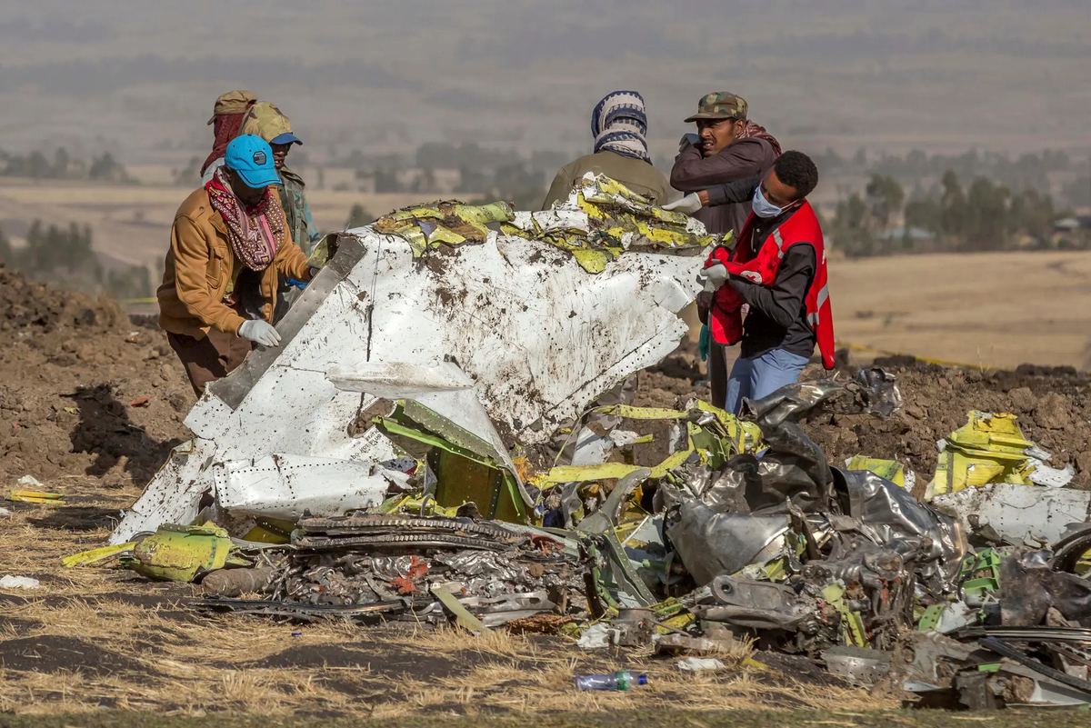 Место крушения самолета Ethiopian Airlines к югу от Аддис-Абебы в 2019 году. Фото: Мулугета Айене/Associated Press