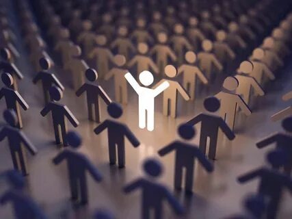 

На протяжении веков философы, ученые, психологи и теологи задаются вопросом: «Что такое человек?» Этот вопрос не имеет однозначного ответа, ведь человечество обладает сложной и многогранной природой. Чтобы понять, что такое человек, мы можем рассмотреть несколько аспектов, определяющих нашу сущность.

1. Физическая природа человека  
Человек — это живое существо, относящееся к классу млекопитающих, семейство гоминид. С биологической точки зрения, мы состоим из клеток, тканей и органов, которые обеспечивают наше существование. Однако тело не является единственной составляющей; мы отличаемся от других существ благодаря нашему разуму и способности к сложному поведению.

2. Разум и сознание  
Одной из самых уникальных черт человека является его способность к мышлению, самосознанию и рефлексии. Мы способны анализировать, планировать, делать выводы и принимать решения. Человеческий разум — это сложный механизм, способный на творчество, стратегическое мышление и моральные размышления.

3. Эмоции и социальные связи  
Человек — это не только разум, но и эмоциональное существо. Мы испытываем широкий спектр эмоций: радость, грусть, любовь, ненависть, страх и множество других. Эмоции помогают нам взаимодействовать друг с другом, формируя социальные связи и сообщества. Взаимоотношения с другими людьми являются основой нашего существования и значимого опыта.

4. Культура и общество  
Люди создают и передают культуру, которая включает язык, искусство, обычаи, верования и технологии. Культура определяет, как мы понимаем мир и свое место в нем. Человечество существует в социуме, где традиции, ценности и нормы формируют наше поведение и восприятие окружающей действительности.

5. Мораль и этика  
Человек наделен способностью различать добро и зло, что ставит перед нами моральные дилеммы и этические вопросы. Мы стремимся понять, как правильно поступать в различных ситуациях, и ищем смысл в своей жизни. Моральные ориентиры и стремление к справедливости помогают поддерживать общественный порядок и гармонию.

6. Поиск смысла  
Важной частью человеческой сущности является жажда наследия, смысла и цели. Люди стремятся понять, зачем они пришли в этот мир и какова их миссия. Каждый человек по-своему находит смысл в жизни — будь то через семью, работу, творчество, религию или личные достижения.

Таким образом, человек — это не просто физическое тело, но сложное сочетание разума, эмоций, социальных связей и культурных контекстов. Мы живем, познаем и стремимся осмыслять свою жизнь, оставляя после себя след в этом мире. Человек — это удивительное создание, способное на бесконечные трансформации и развитие, стремящийся понять себя и окружающий мир.