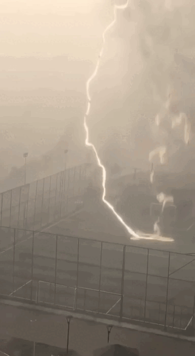    Кадры с камеры наблюдения в США