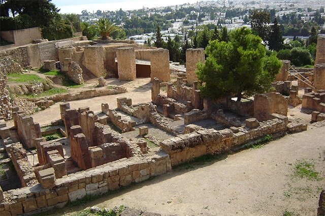    Развалины финикийского квартала на холме Бирса. Фото: Commons.wikimedia.org