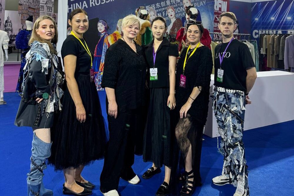    Российские дизайнеры на выставке в КНР. Фото: Из личного архивa/ Лада Котова