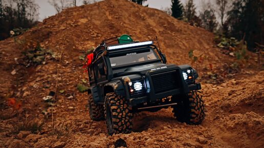 Overcoming efforts in the ascent Land Rover Defender 4WD