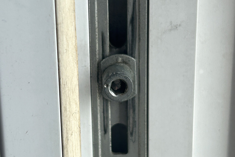    Окно в зимнем режиме. / Фото: Артур Дерунов/РГ