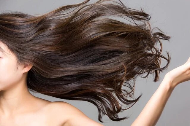    Что лучше кератиновое выпрямление волос или ламинирование?