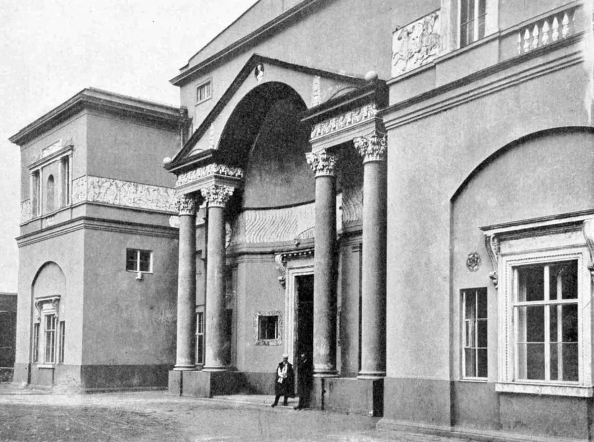 Дом Скакового общества