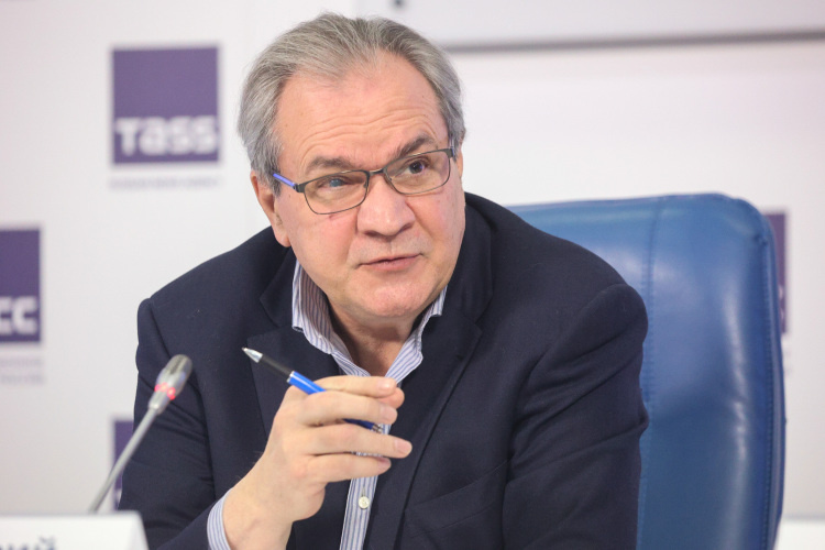    Глава СПЧ Валерий Фадеев: «Говорят, журналисты вообще не нужны. Это неправда, базовая функция журналиста — поехать туда, где произошло событие, разобраться в нем и поговорить с участниками».   
Фото: «БИЗНЕС Online»