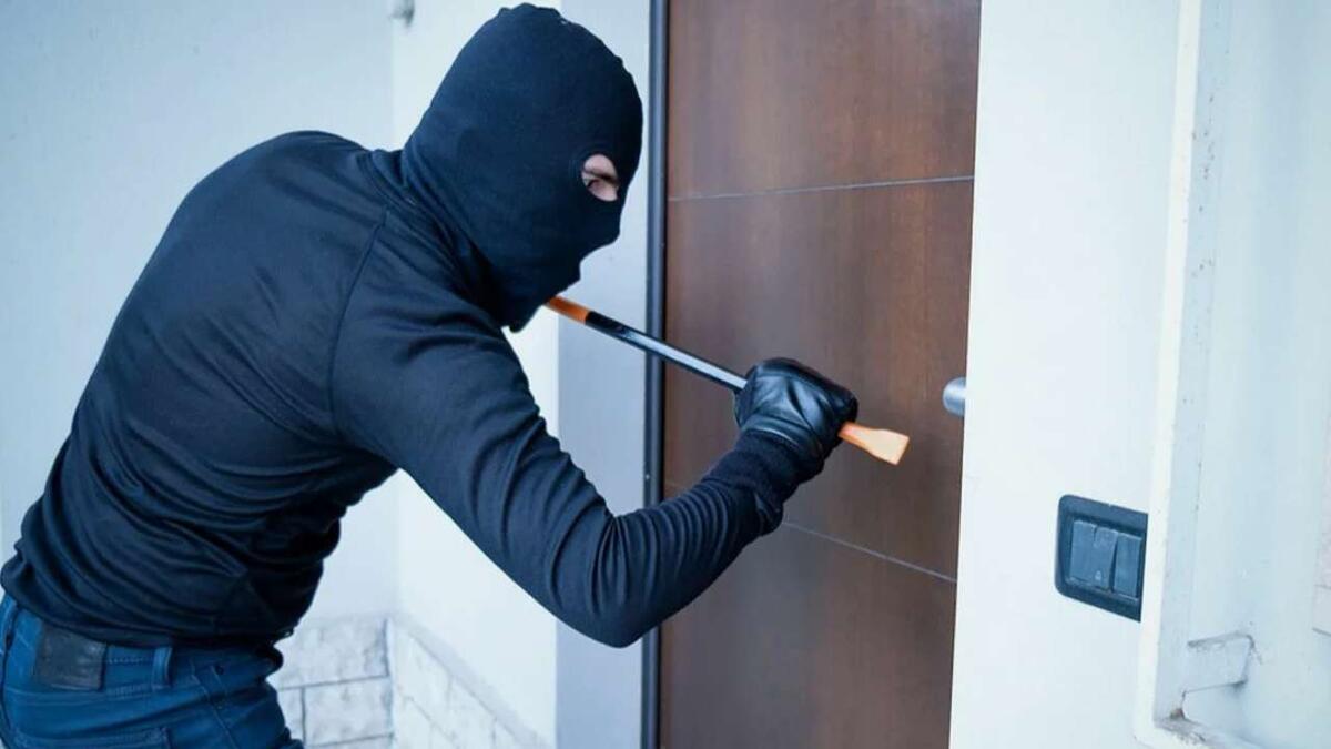    Россиянам хотят дать больше прав на самооборону при проникновении в их жилье