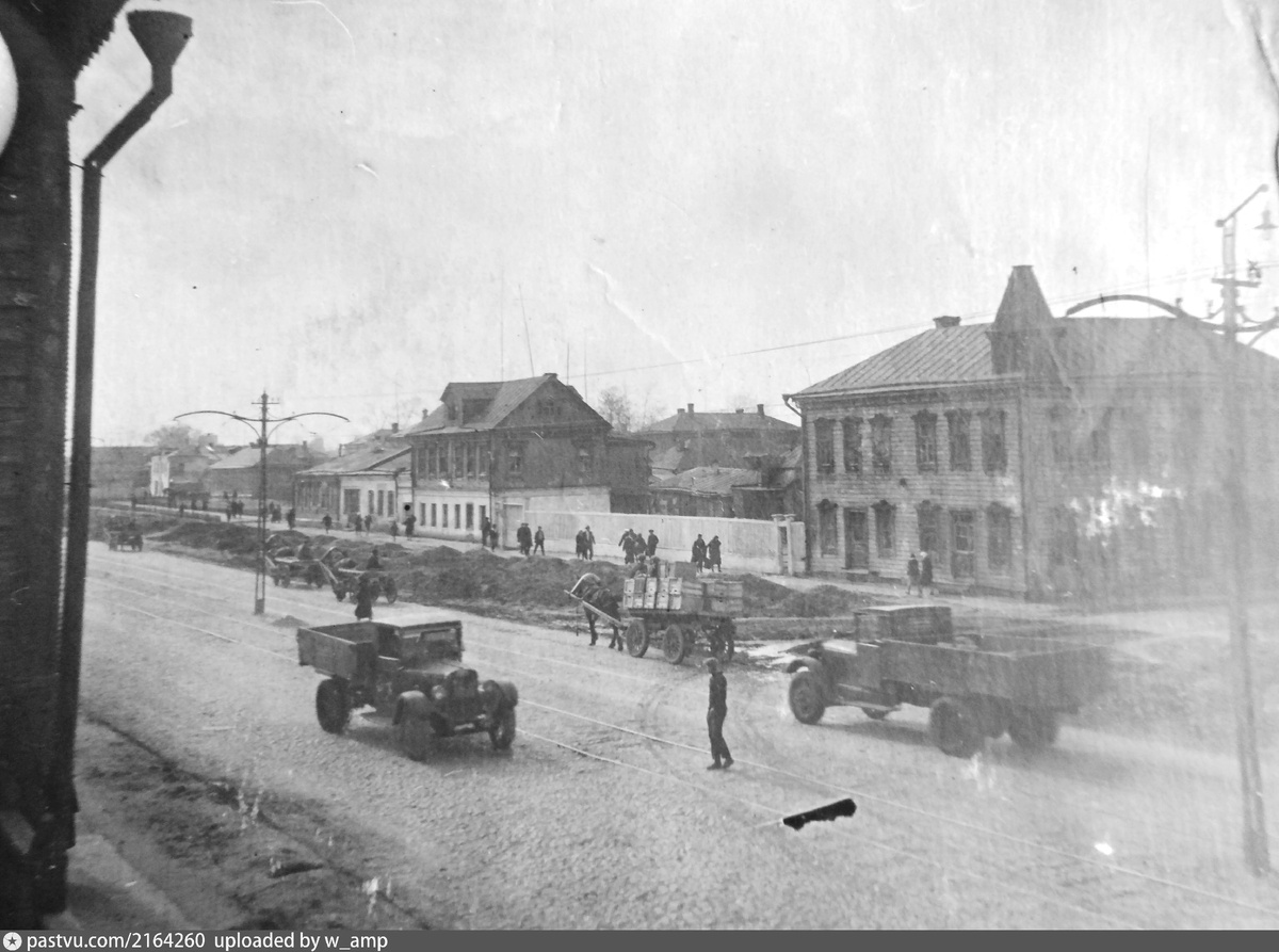 Улица Нижняя Масловка в 1930 году. Вид туда, где потом будет кинотеатр "Прага" и площадь Зденека Неедлы. Фото из архива О. Фомичёвой. С сайта www.pastvu.com.