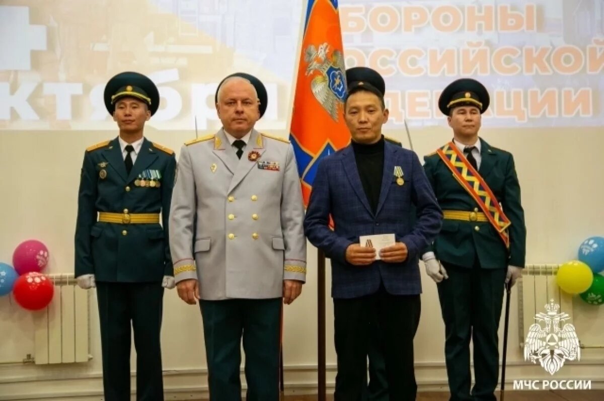    Жителя Тувы наградили за спасение тонущей в Енисее девушки