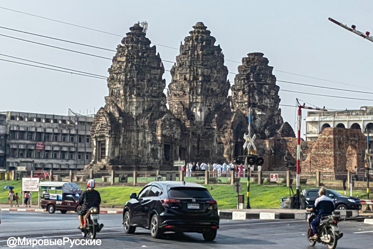 Храм Prang Sam Yod