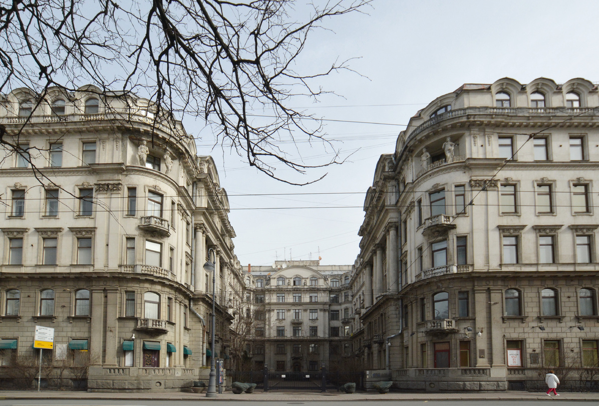 Вид с Каменноостровского проспекта