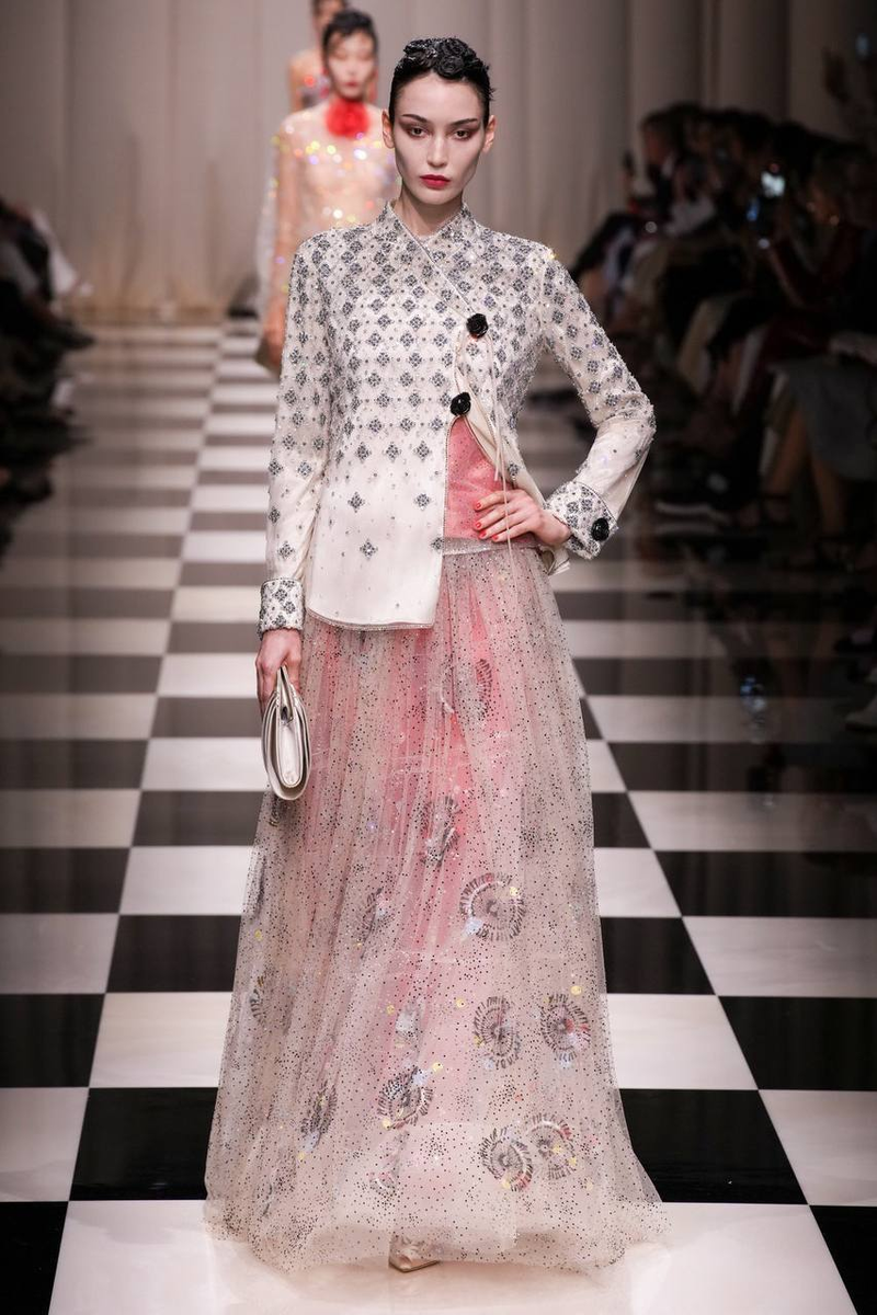 Показ коллекции Fall/Winter 2024 от Armani Privé