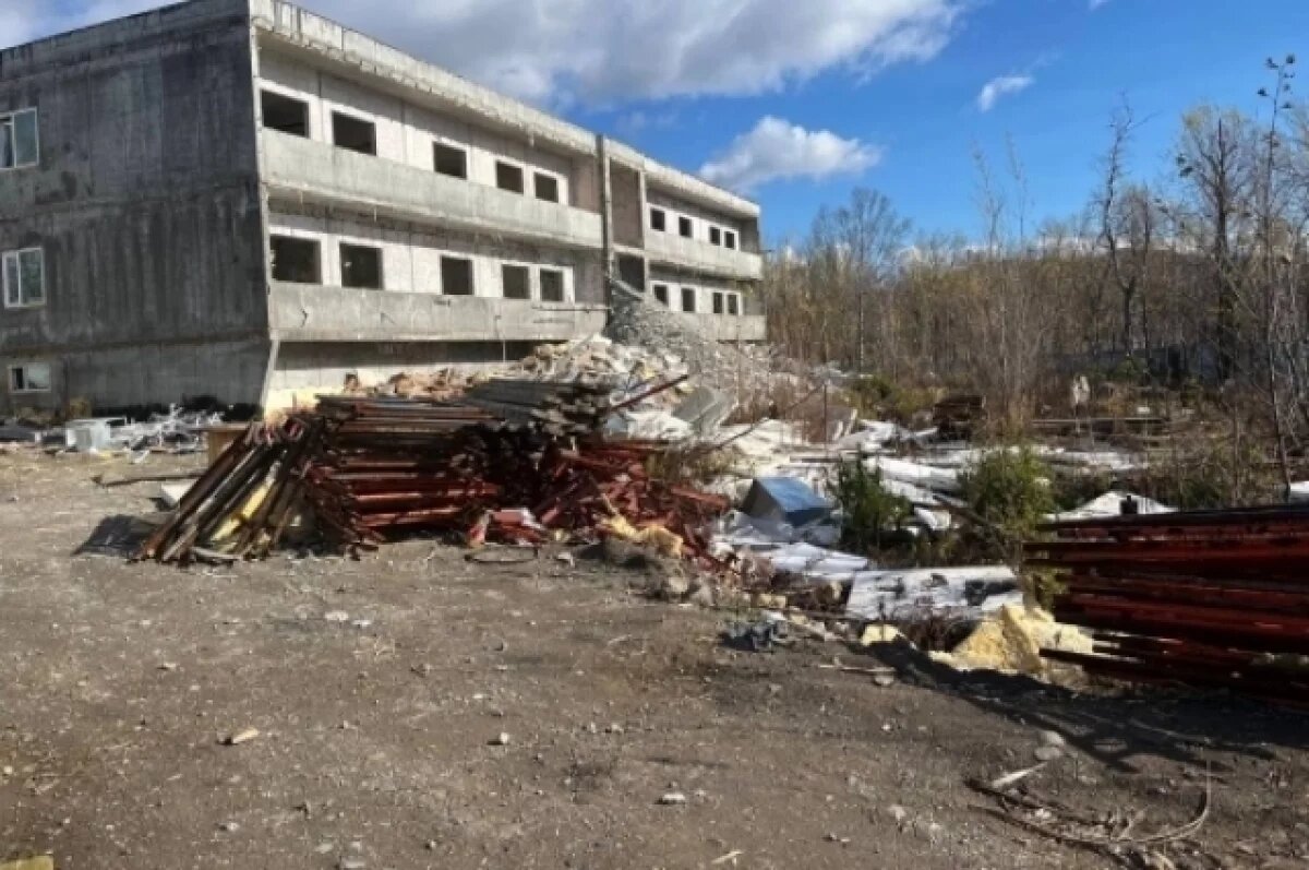    На Камчатке демонтируют недостроенные здания в детском лагере им. Гагарина