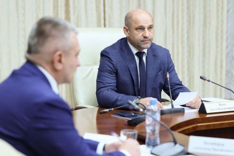   Пресс-служба полномочного представителя президента РФ в УрФО / Артем Жога провел заседание Совета при полпреде