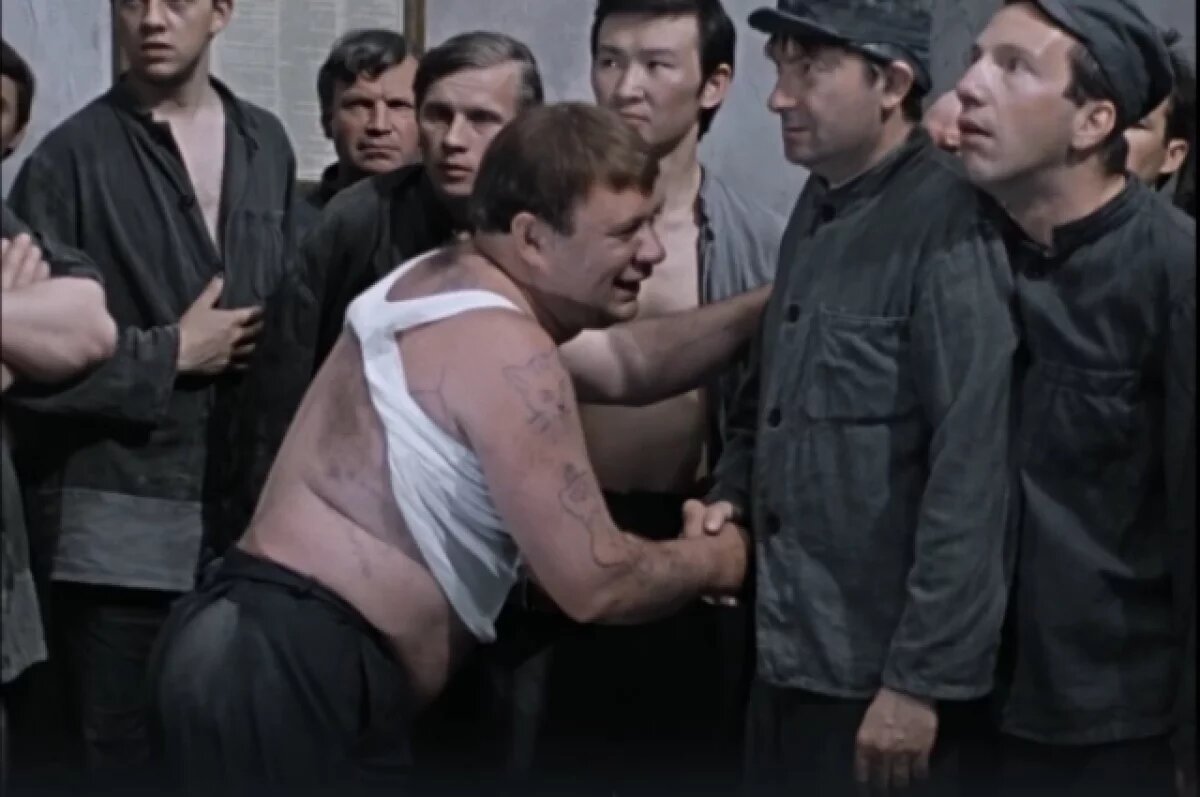    Зрители заметили в «Джентльменах удачи» киноляп со следом от удара ботинком