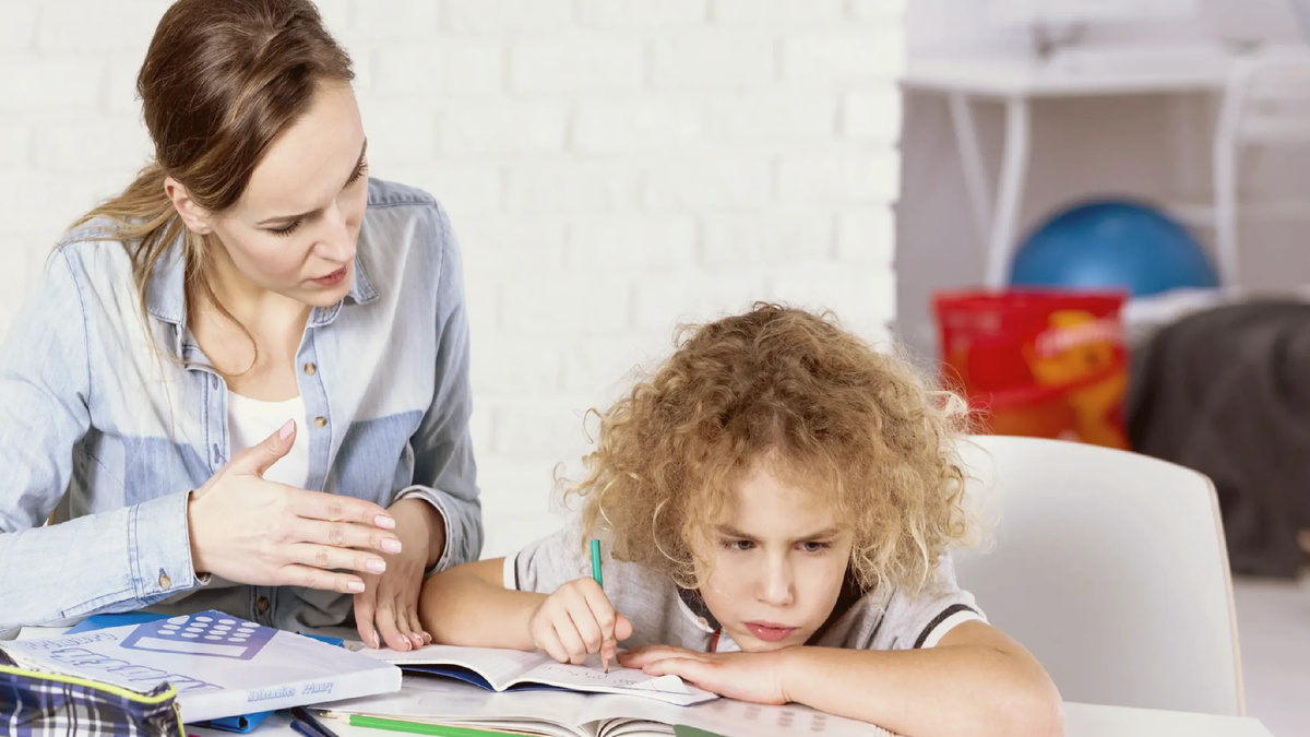 Делать домашку - тяжкий труд (Фото из окрытых источников)