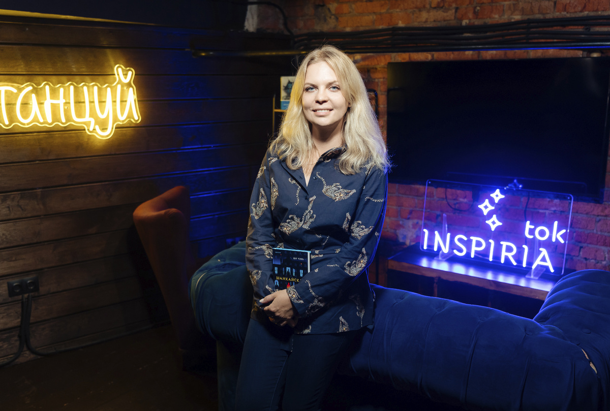 Ламповый книголюб был застигнут врасплох и пойман с поличным во время поиска интересных историй, мотив и улика в руках помогли раскрыть дело на месте😅