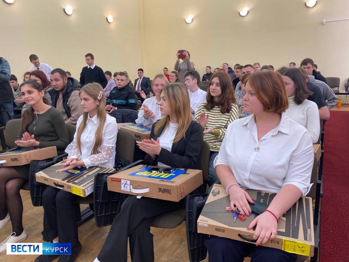    Студенты техникума в приграничье Курской области получили ноутбуки для дистанционного обучения