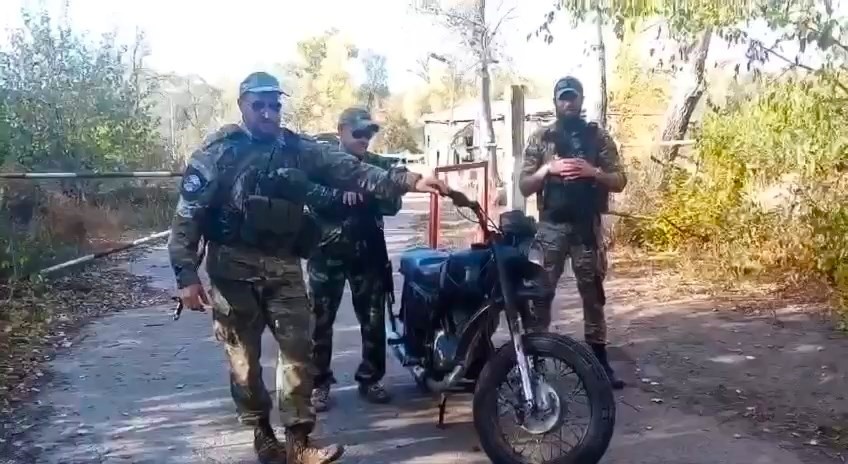    Бойцы СВО поблагодарили юного югорчанина за дедовский мотоцикл