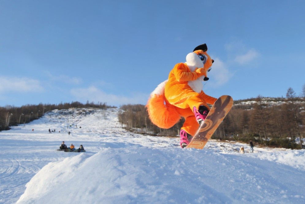 Фото: Территория комплекса / Сайт горнолыжного комплекса “Снегорка”