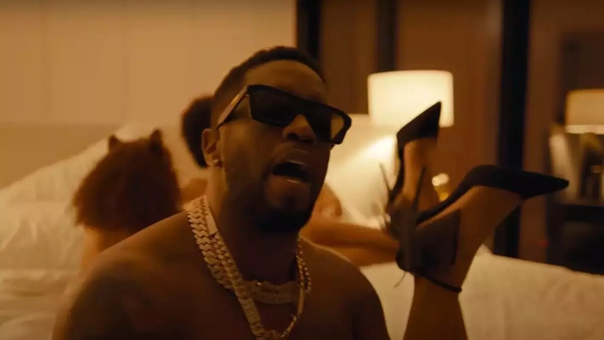     Автор: Фрагмент из клипа на песню «Act bad» (18+) Источник: YouTube-канал «Diddy»