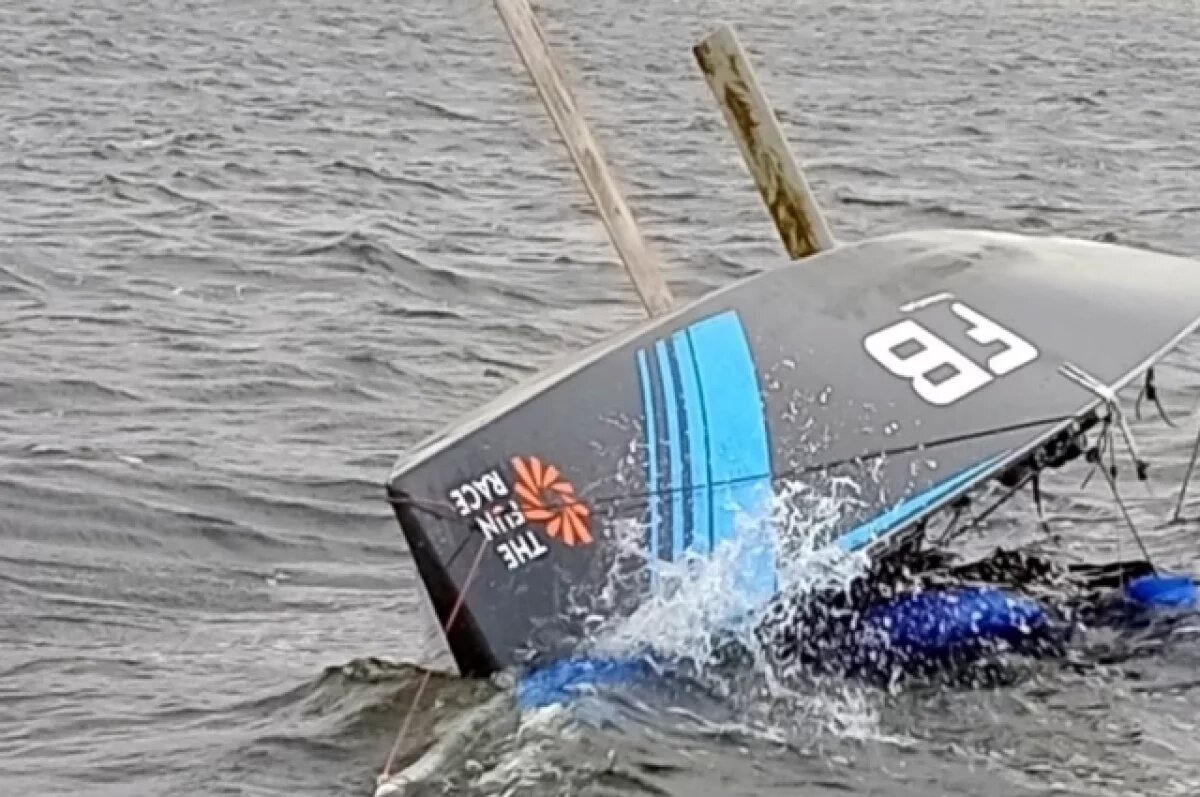    В Самаре у «Ладьи» на Волге при маневрировании перевернулся парусник