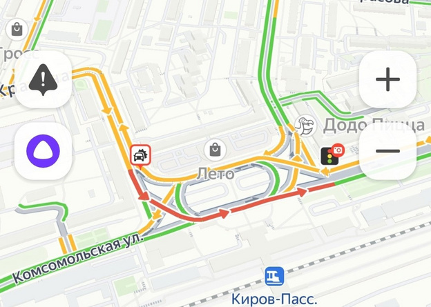    В Кирове у вокзала опрокинулся грузовик