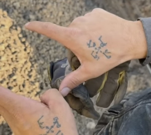 Коротко о том как управлять экскаватором🤔