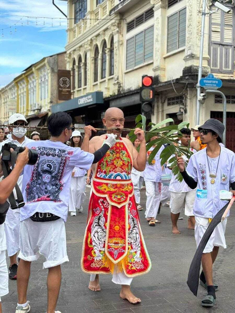 Веганы любят всякие веточки... 