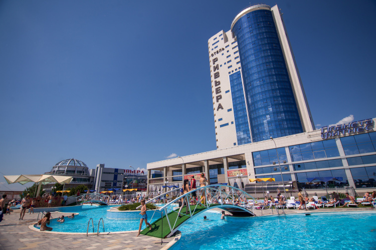    В отеле «Ривьера» номер также нельзя забронировать с 15 октября. На сайте аквапарка график работы и стоимость услуг указаны только до этой даты включительно.   
Фото: «БИЗНЕС Online»