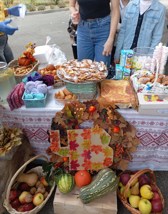 Родители в начальных классах за 2 дня шедевр сотворили, а мы лентяи... Да ещё и с работой.