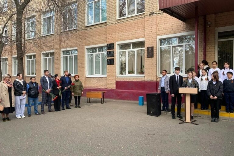    В школе №62 Оренбурга увековечили память бойцов СВО Сергея Макарова и Олега Сайкова Марина Шарт