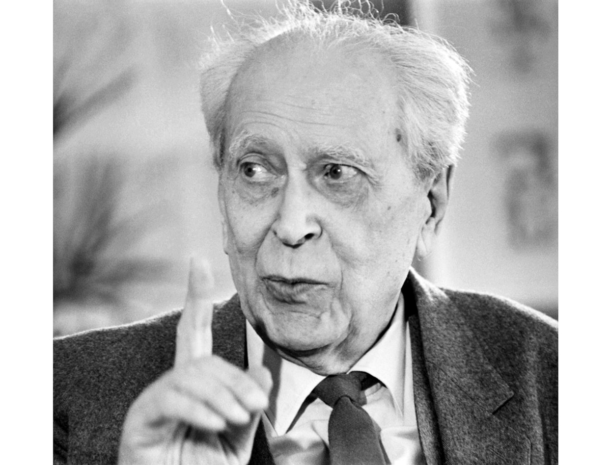 Дмитрий Сергеевич Лихачёв, советский и российский литературовед, филолог-медиевист, культуролог, искусствовед, доктор филологических наук, профессор, академик АН СССР, председатель правления Российского фонда культуры. Источник: https://cool-readers.ru/