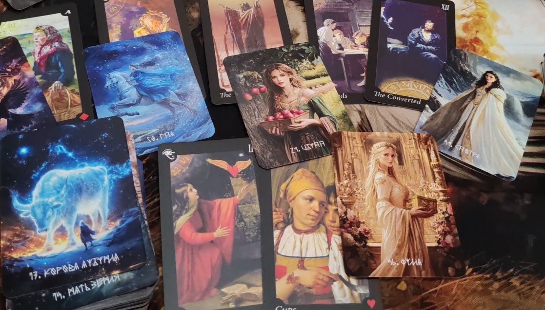 Русское календарное таро и Скандинавский мифологический оракул, личная коллекция