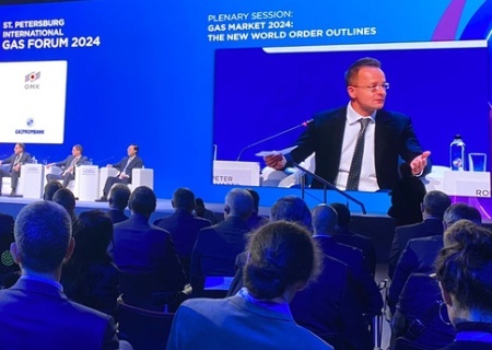    Сийярто отметил низкий интеллектуальный уровень кураторов Украины