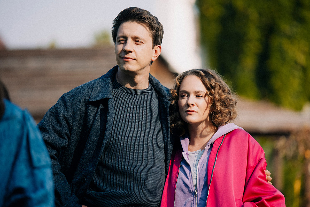 Пресс-служба Start («Ол Медиа Компани»)📷Денис Прытков и Аглая Тарасова на съемках фильма «Кто-то должен умереть»