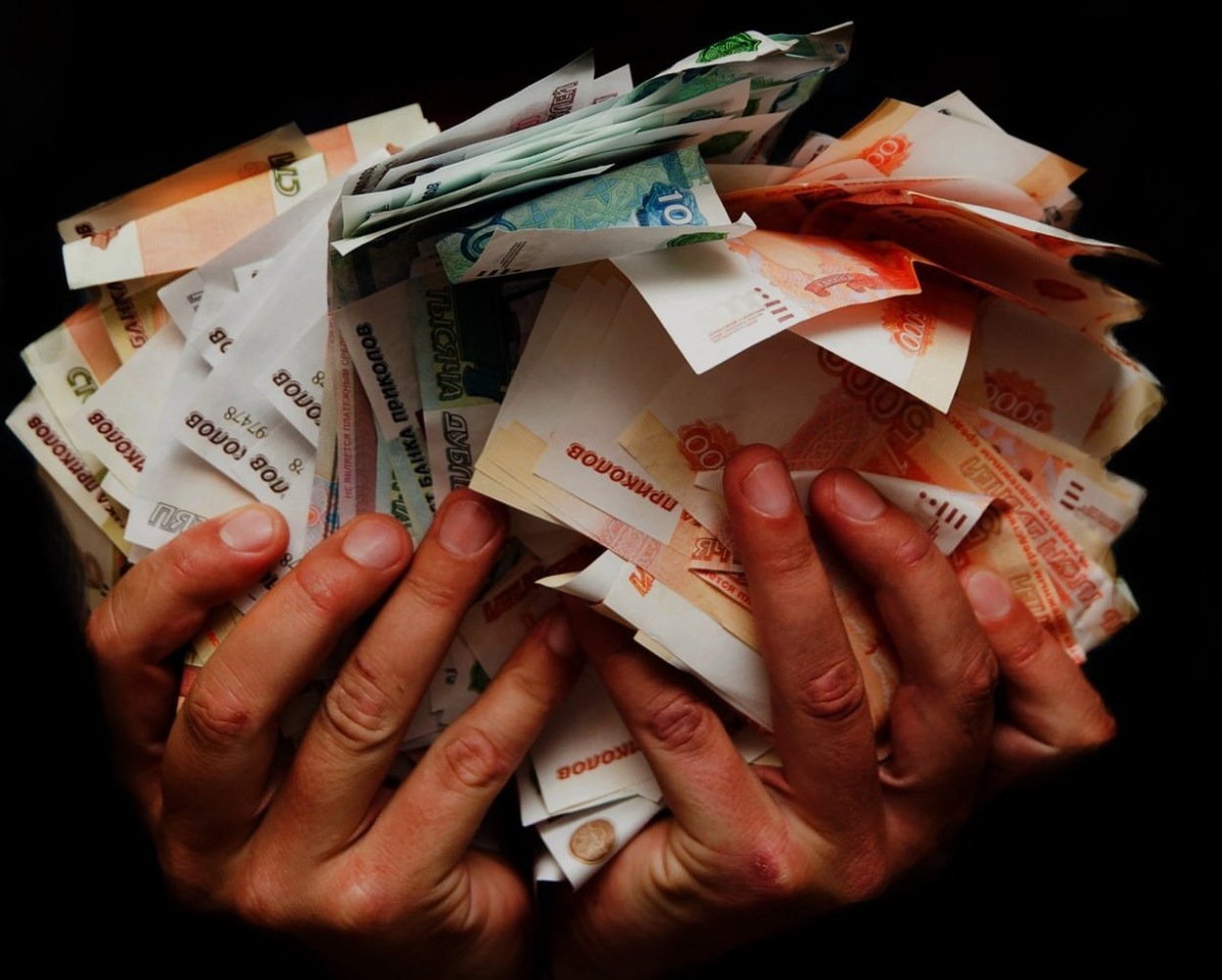    Сургутянин перевел мошенникам почти 14 миллионов рублей