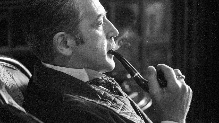 Заслуженный артист РСФСР Василий Ливанов в роли Шерлока Холмса. / Дмитрий Донской / Sputnik