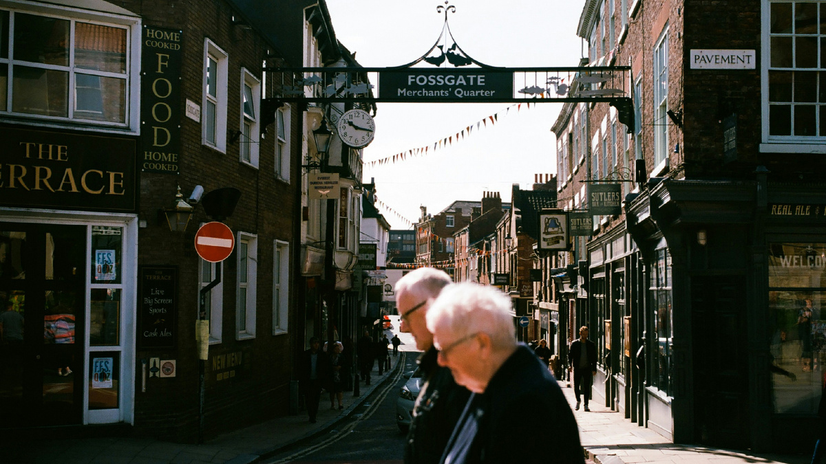 Правительство наносит по пенсионерам двойной удар: лишает пособия на отопление и заставляет платить налоги