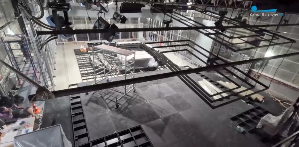    Студия в процессе монтажа. Фото: Телеканал Санкт-Петербург/ Кадр видео.