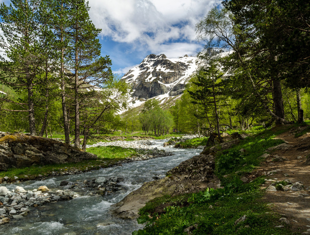 Источник: https://turisticum.ru/wp-content/uploads/arkhyz_guide.jpg