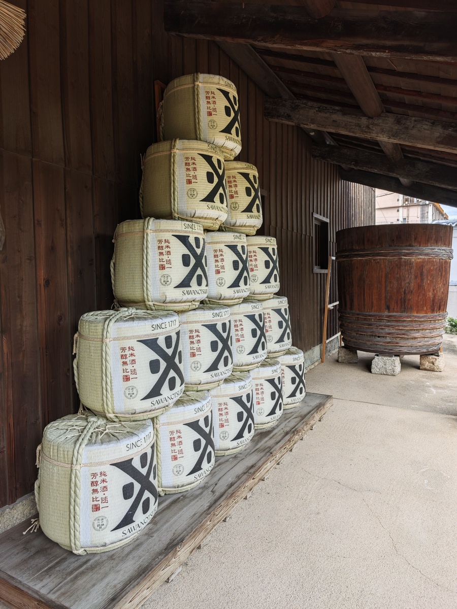 Еще одна сакеварня в районе Нада в Кобе - Sawanotsuru (поменьше прошлой, но примерно в топ 20)