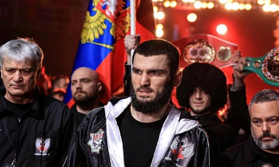    Артур Бетербиев на бой против Дмитрия Бивола выйдет не под российским флагом, а под канадским. Фото: Личная страница Артура Бетербиева в соцсетях