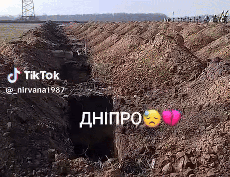    Пока единственное, в чём преуспела Украина, - это расширение кладбищ. За два года конфликта их площадь выросла в четыре раза. Источник: ТГ-канал "На самом деле в Николаеве"