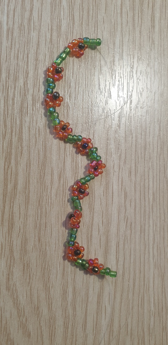 Цепочки из бисера Цветочная поляна