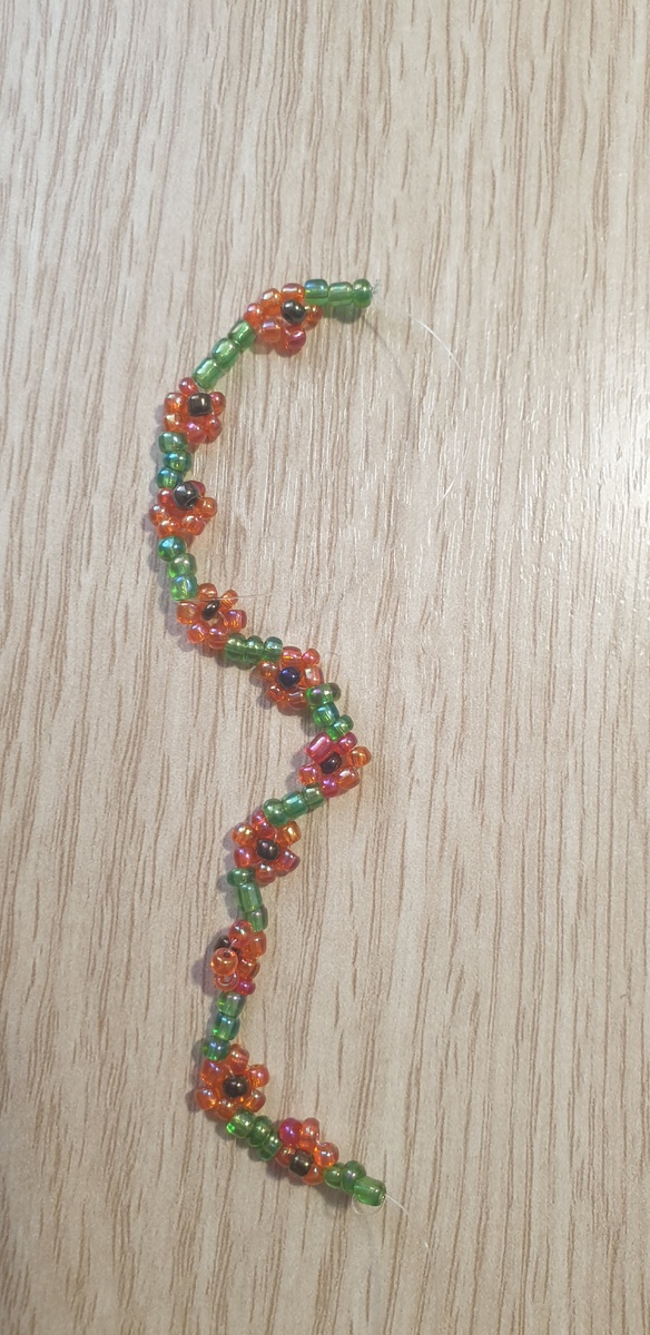 Цепочки из бисера Цветочная поляна