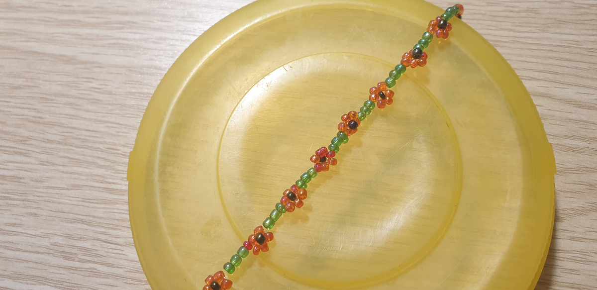 Цепочки из бисера Цветочная поляна