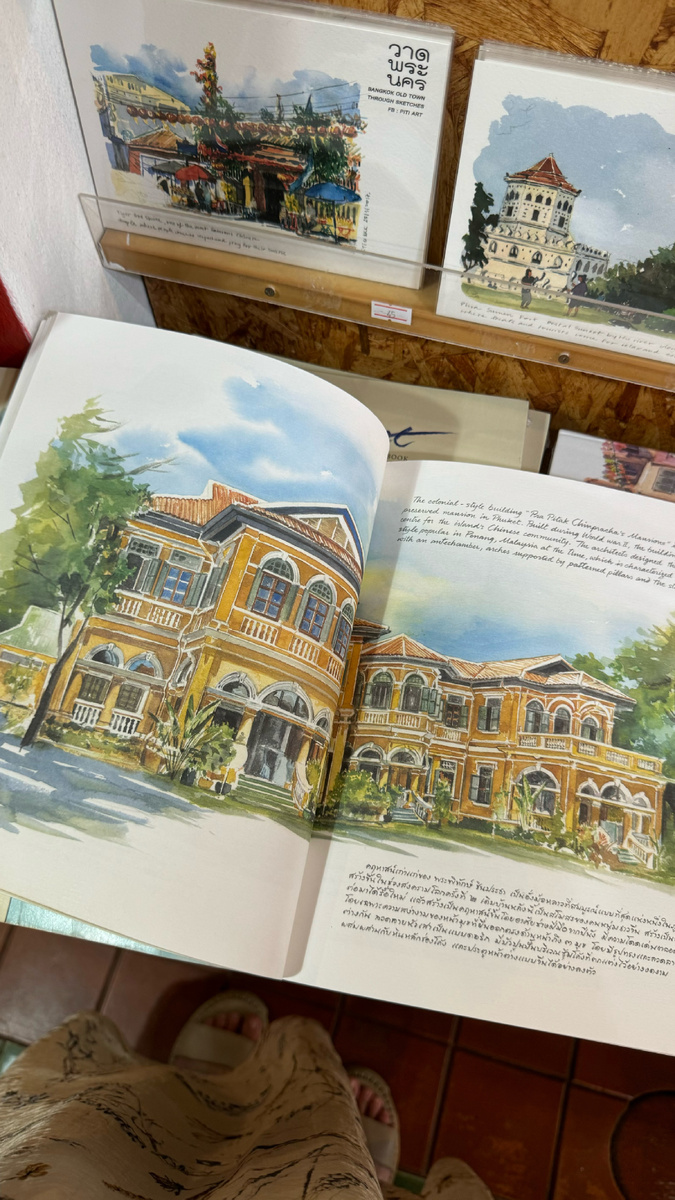 В местной сувенирной лавке нашла книгу с историей и иллюстрациями ресторана