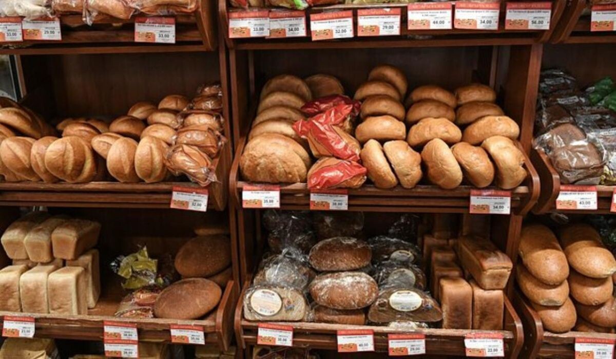     Прилавок с хлебом. Источник: lenta.ru Автор фото: Константин Михальчевский