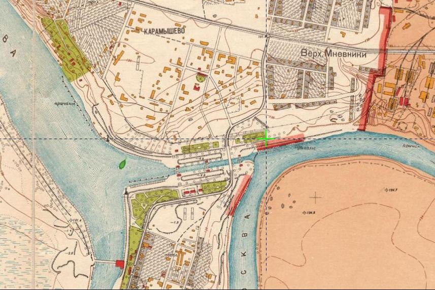 Карта района, примерно 1950-е годы,. Согласно идее, дом Наркомата водного транспорта был виден с берега, эдакая визуальная связь с рекой. В настоящее время окружающая застройка закрыла обзор.